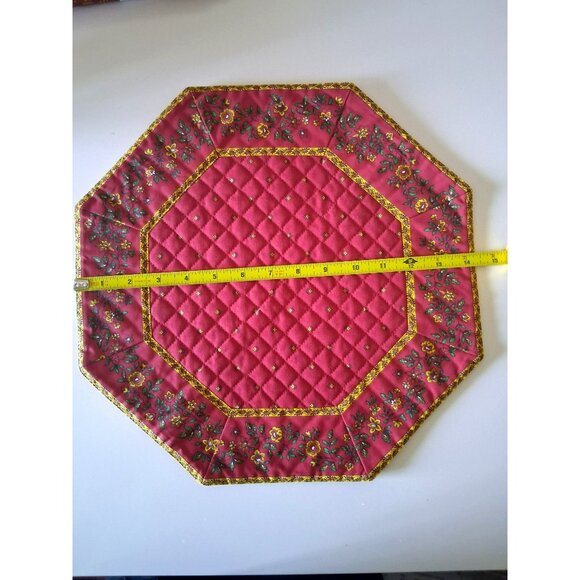 Set 4 Tissus Toselli Quilted Octagon Placemats Dark Red Floral Design 14" NOS - Picture 4 of 9